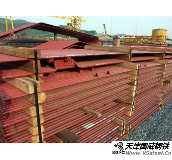 三期水冷壁3根排管/Φ45x6 內(nèi)螺紋 20G 制作長度4米/組（相當(dāng)于折算成單根就是12米），節(jié)距57mm，鰭片用Q235，厚度為6mm鋼板焊接，見附件示意圖；